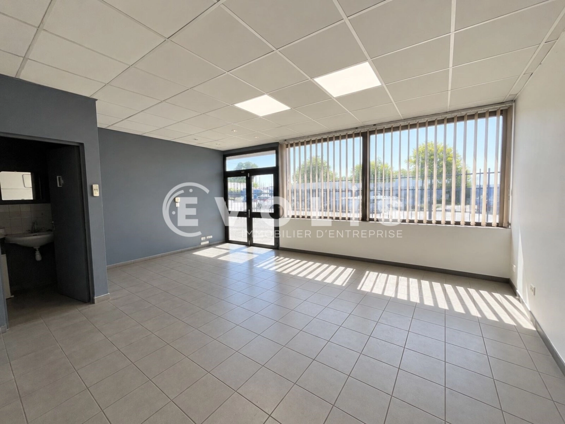 Photo 3 – location Entrepôts / activités	PESSAC (33600)