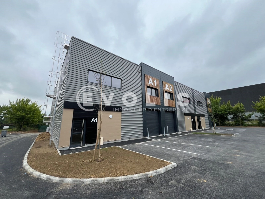 Photo 6 – location Entrepôts / activités	SAINGHIN EN MELANTOIS (59262)