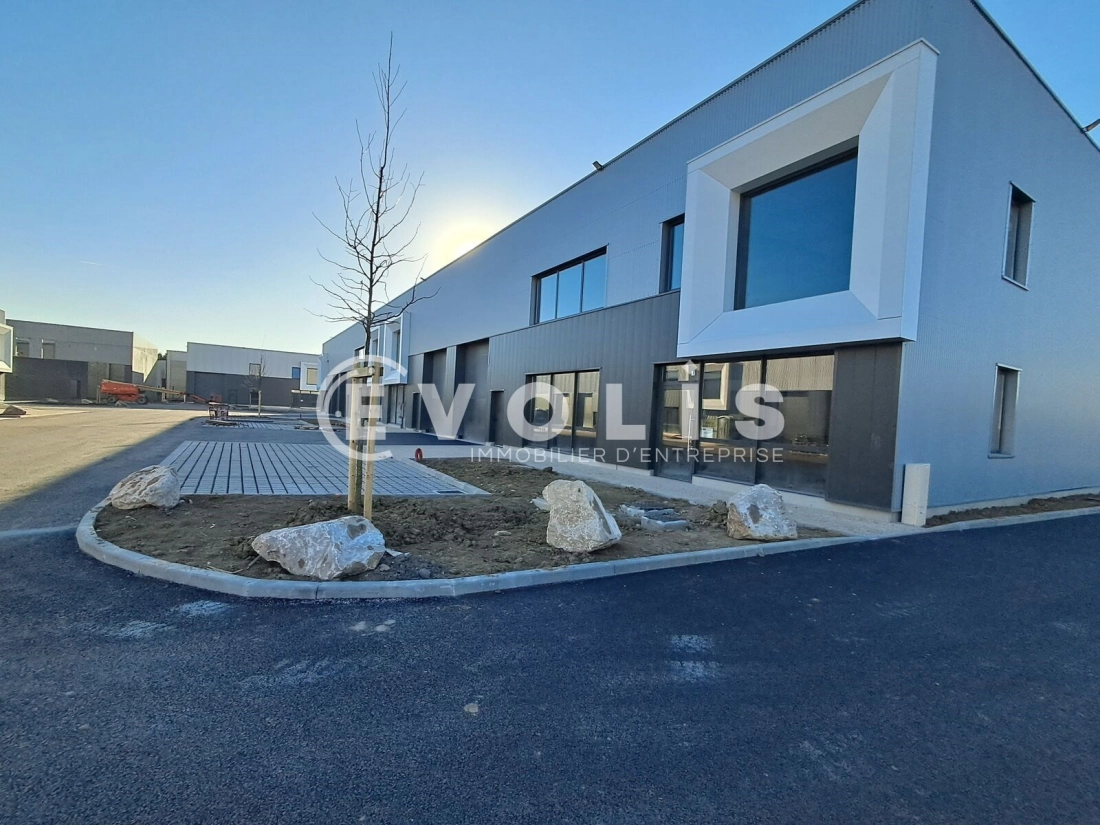 Photo 2 – vente Entrepôts / activités	QUESNOY SUR DEULE (59890)