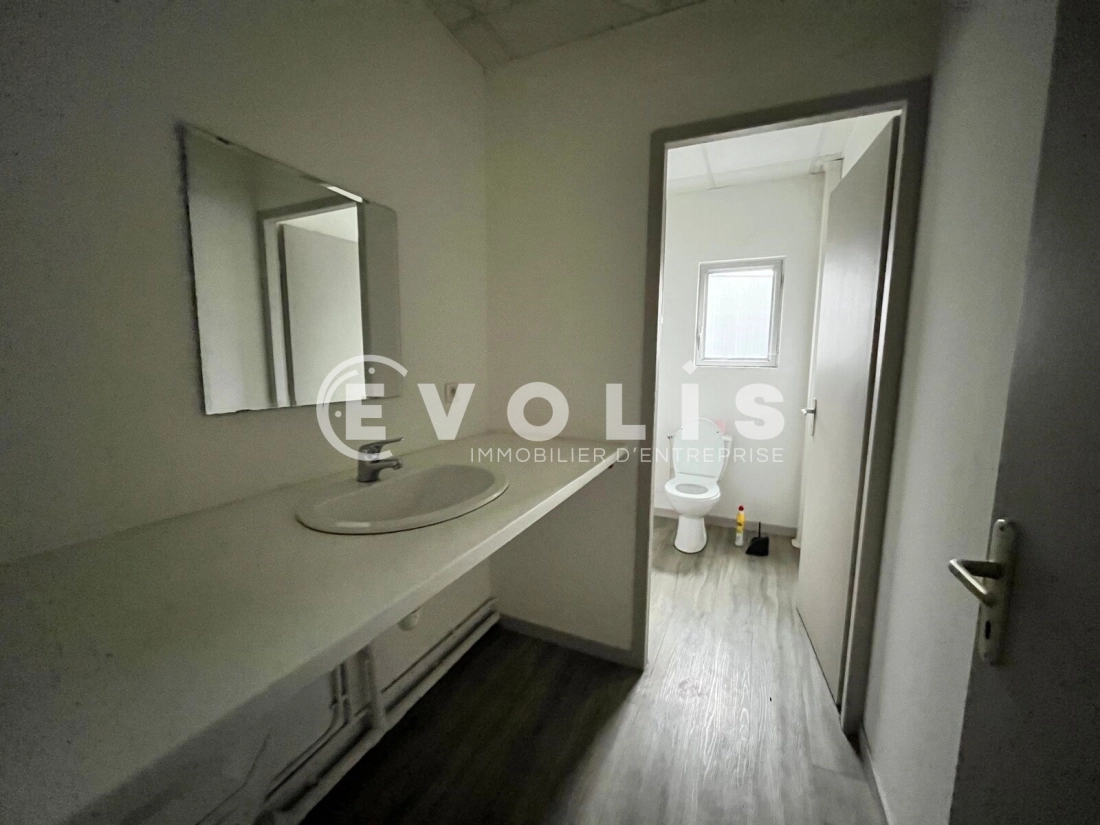 Photo 12 – location Entrepôts / activités	VILLENAVE D'ORNON (33140)