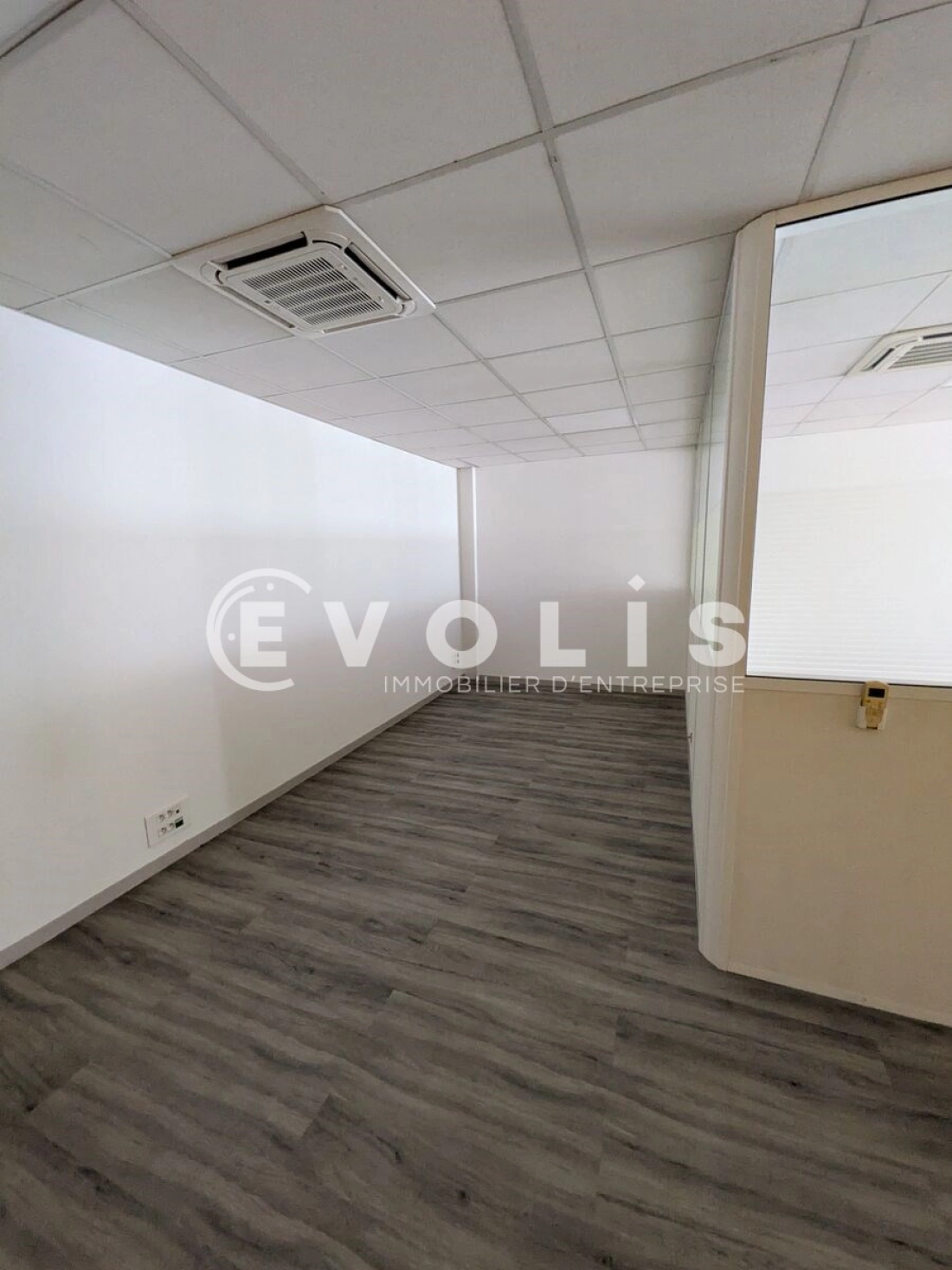 Photo 4 – location Entrepôts / activités	VILLENAVE D'ORNON (33140)