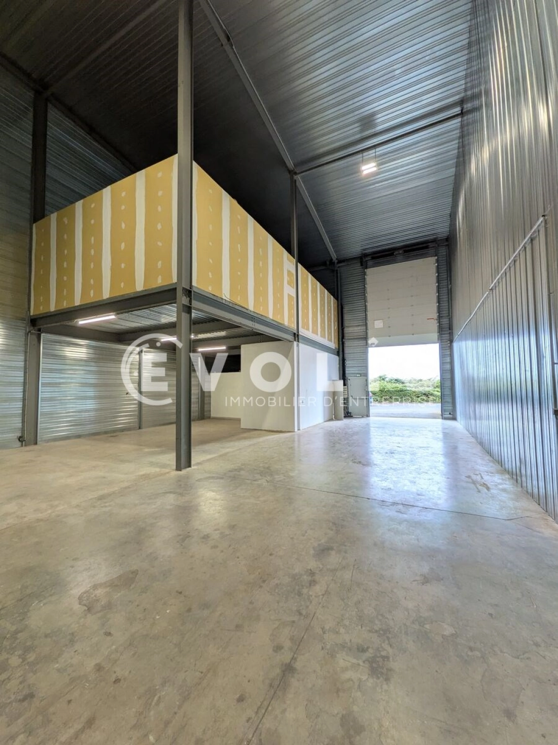 Photo 1 – location Entrepôts / activités	VILLENAVE D'ORNON (33140)
