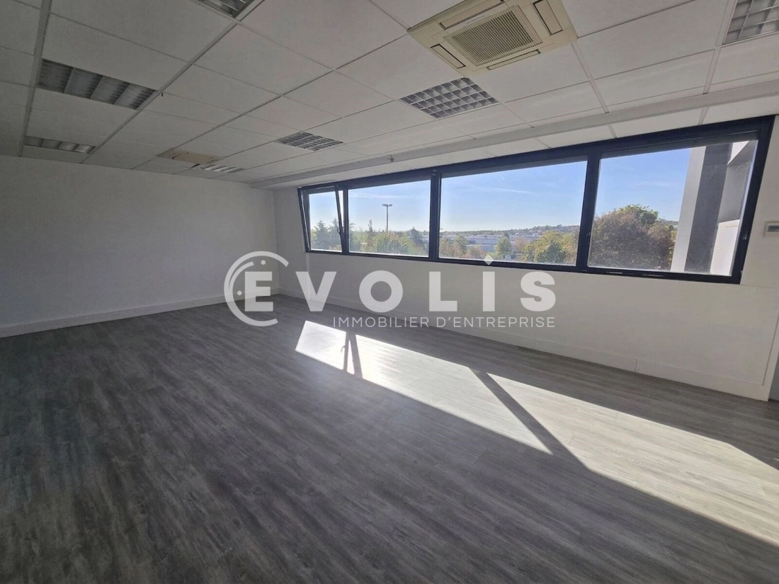 Photo 9 – location Entrepôts / activités	MONTLHERY (91310)