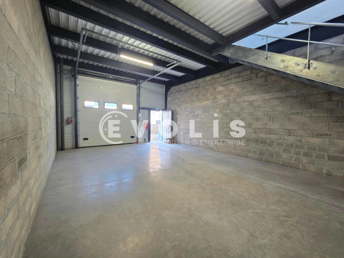 Photo 1 – location Entrepôts / activités	MORANGIS (91420)