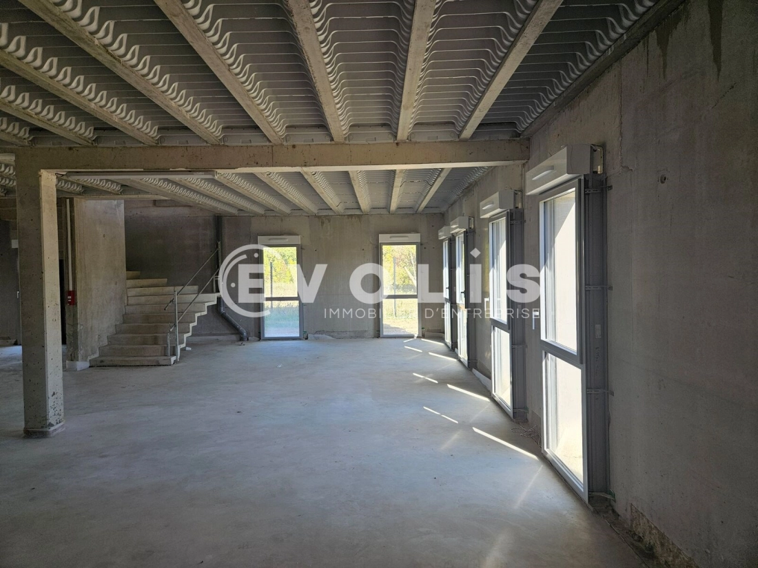 Photo 7 – location Entrepôts / activités	OLLAINVILLE (91340)
