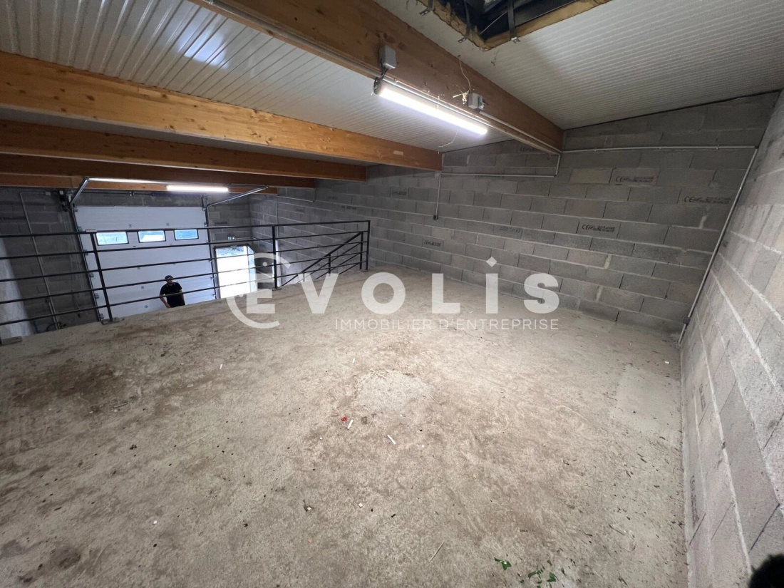 Photo 3 – location Entrepôts / activités	TREVOUX (01600)