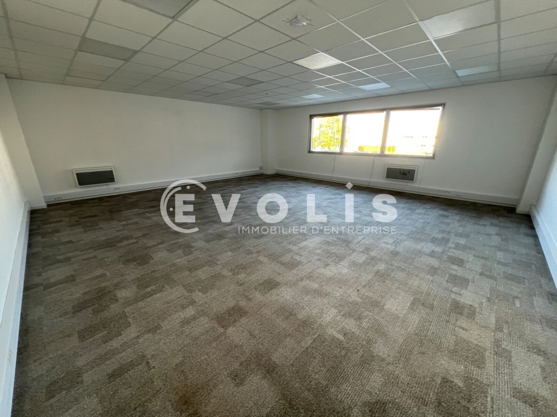 Photo 9 – location Entrepôts / activités	SEQUEDIN (59320)