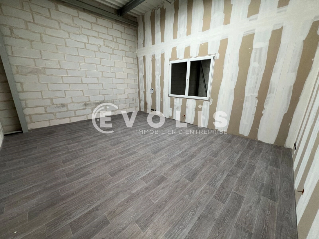 Photo 11 – location Entrepôts / activités	SEQUEDIN (59320)
