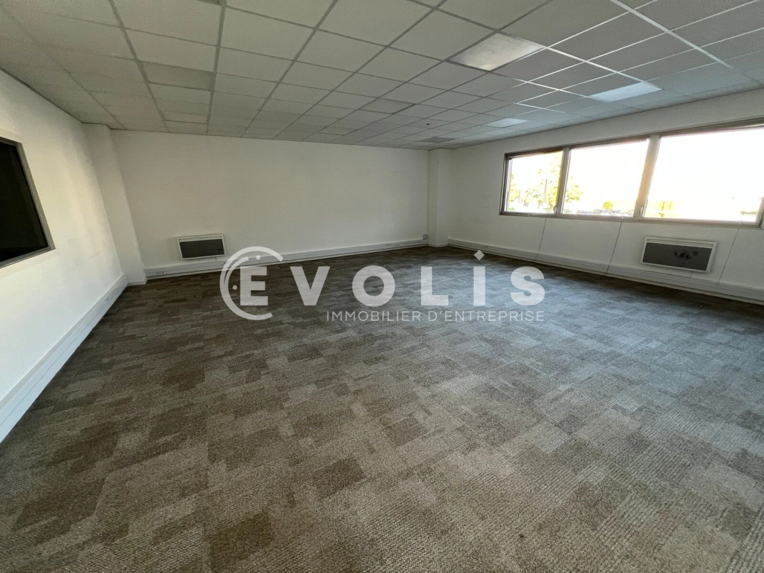 Photo 12 – location Entrepôts / activités	SEQUEDIN (59320)