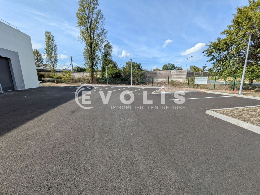 Photo 1 – location Entrepôts / activités	MERIGNAC (33700)