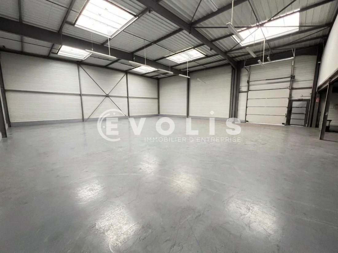 Photo 1 – location Entrepôts / activités	GRIGNY (91350)