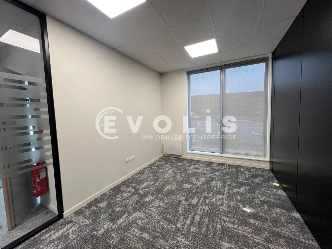 Photo 7 – location Entrepôts / activités	AVELIN (59710)