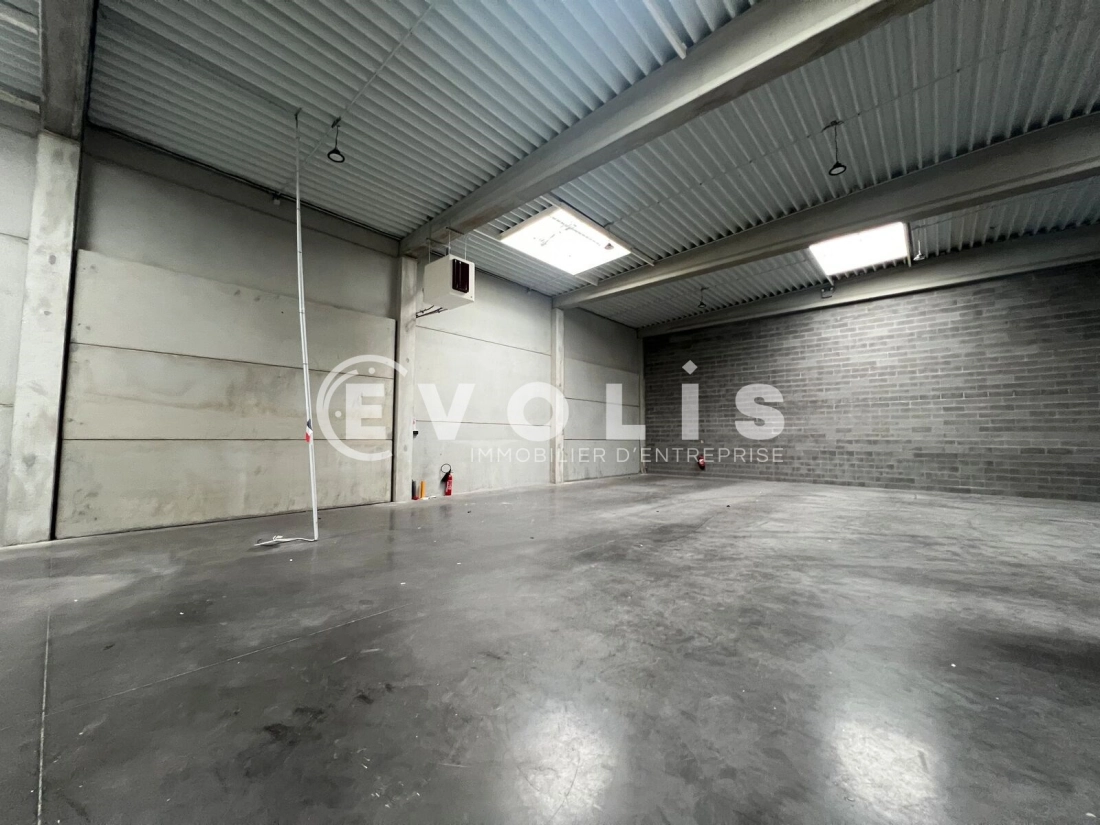Photo 8 – location Entrepôts / activités	AVELIN (59710)
