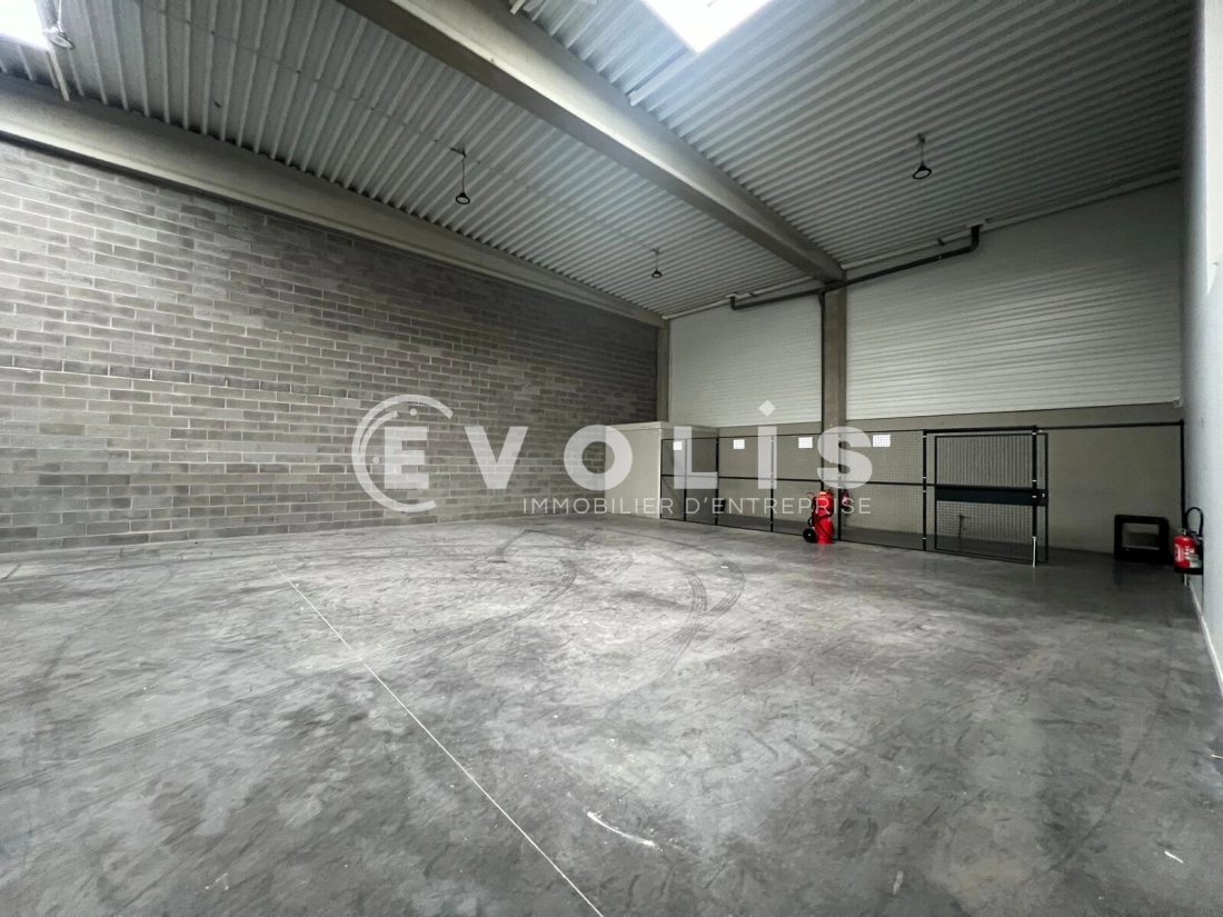 Photo 9 – location Entrepôts / activités	AVELIN (59710)