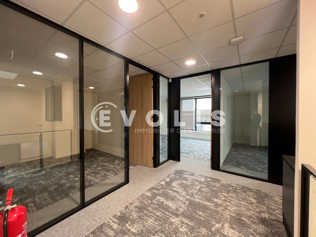 Photo 11 – location Entrepôts / activités	AVELIN (59710)