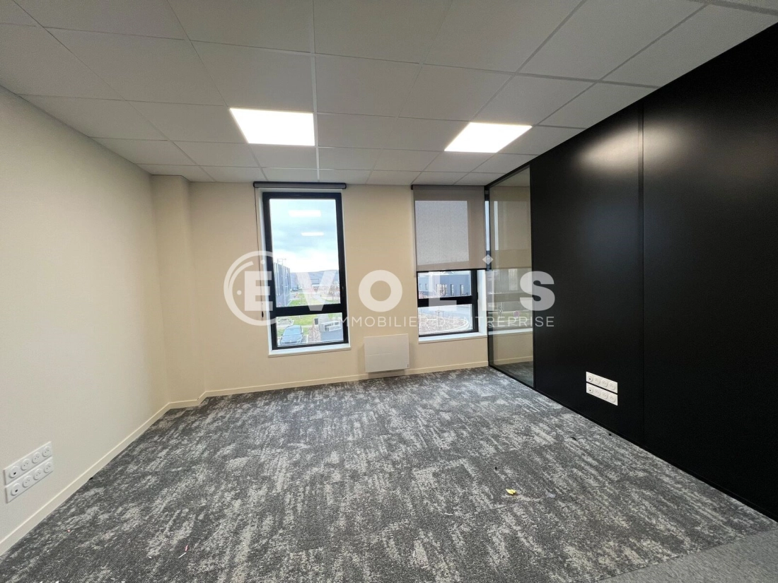 Photo 12 – location Entrepôts / activités	AVELIN (59710)