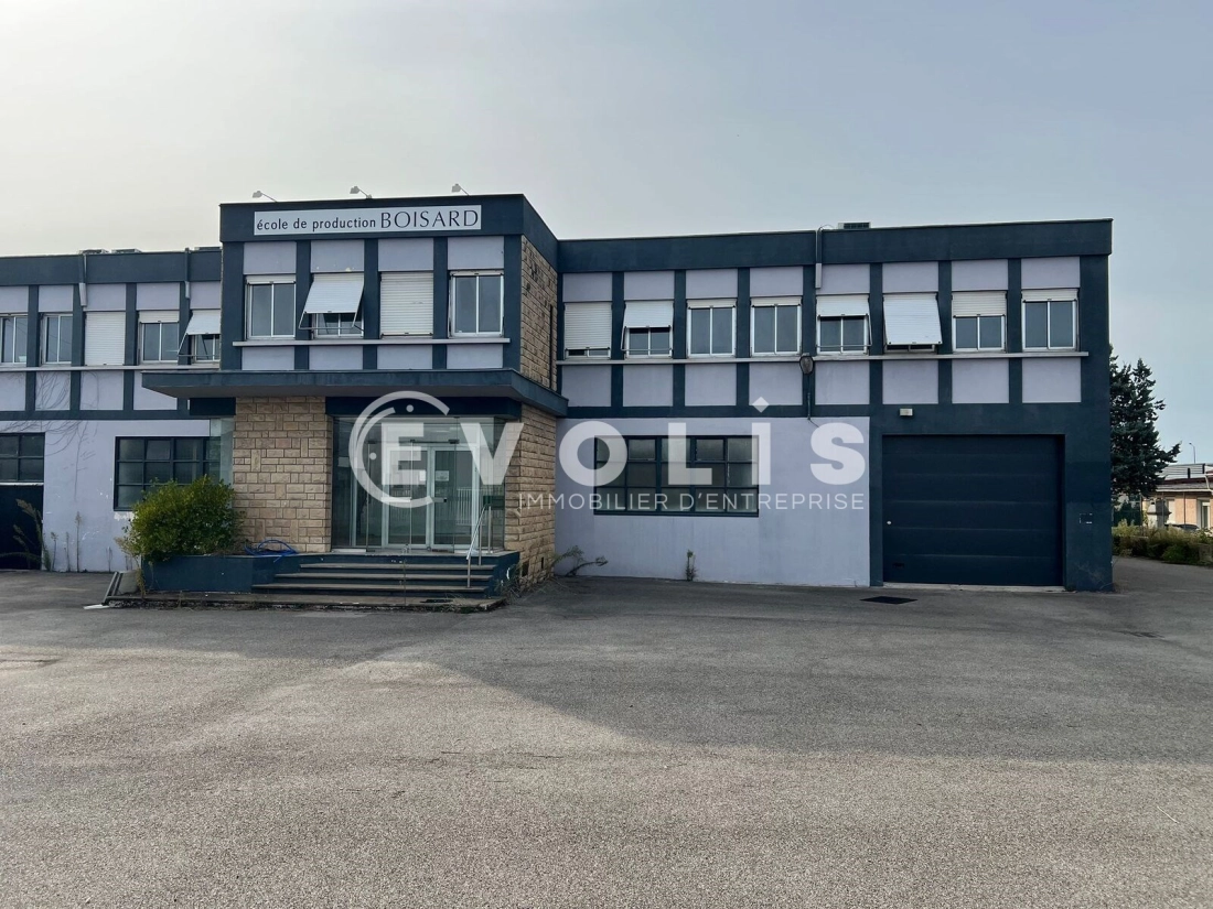 Photo 3 – location Entrepôts / activités	DECINES CHARPIEU (69150)