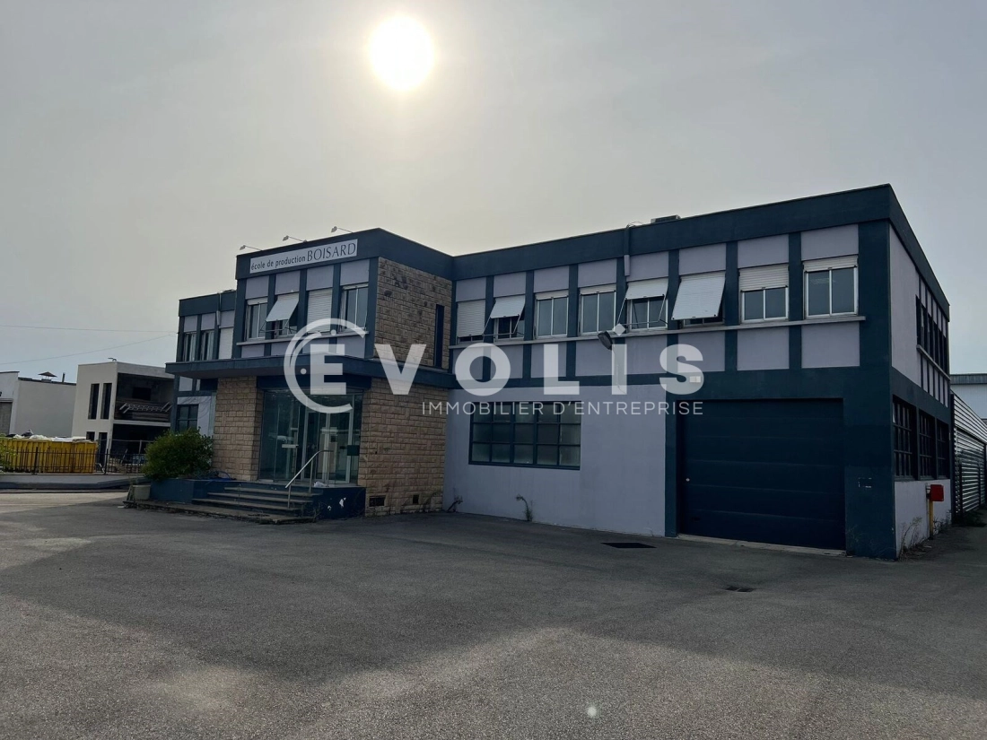 Photo 4 – location Entrepôts / activités	DECINES CHARPIEU (69150)