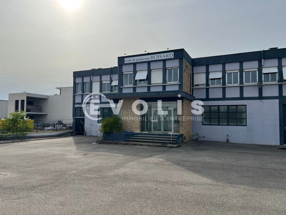 Photo 5 – location Entrepôts / activités	DECINES CHARPIEU (69150)