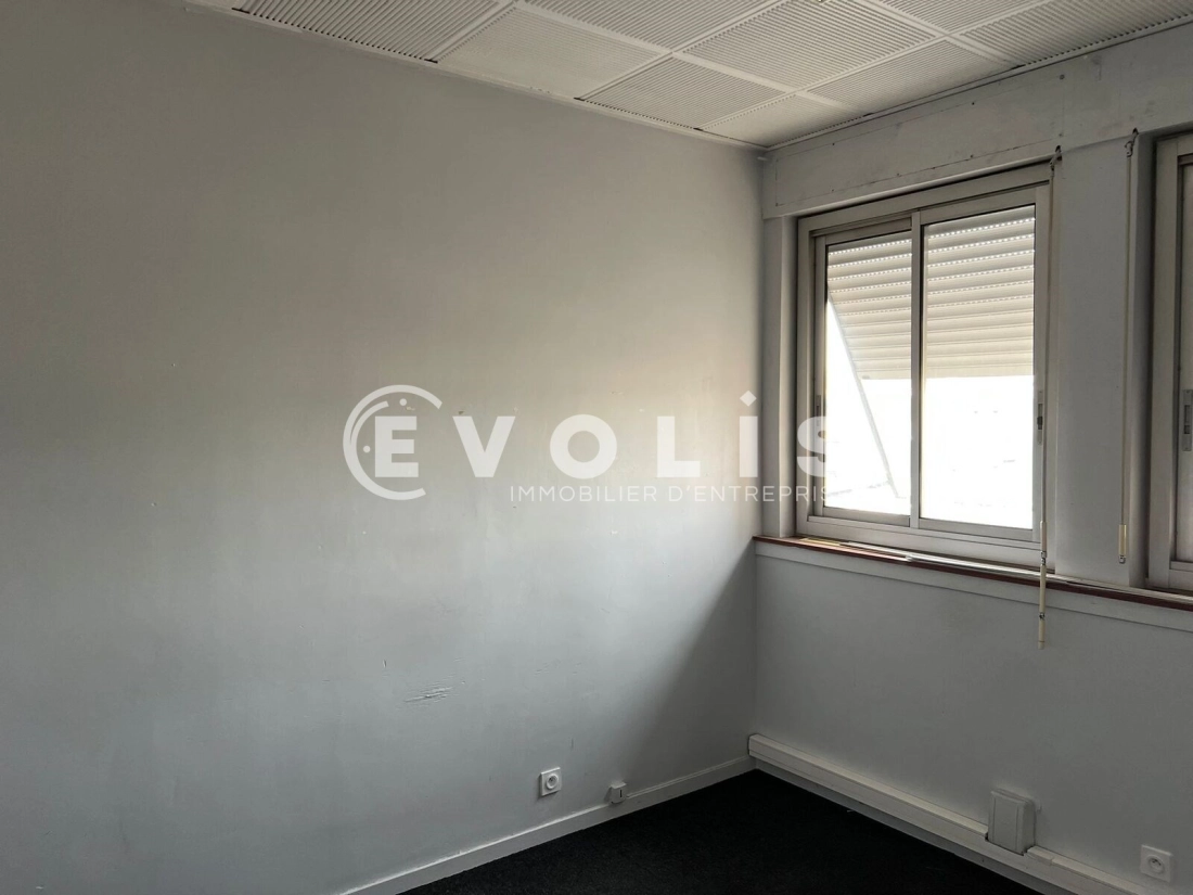 Photo 9 – location Entrepôts / activités	DECINES CHARPIEU (69150)