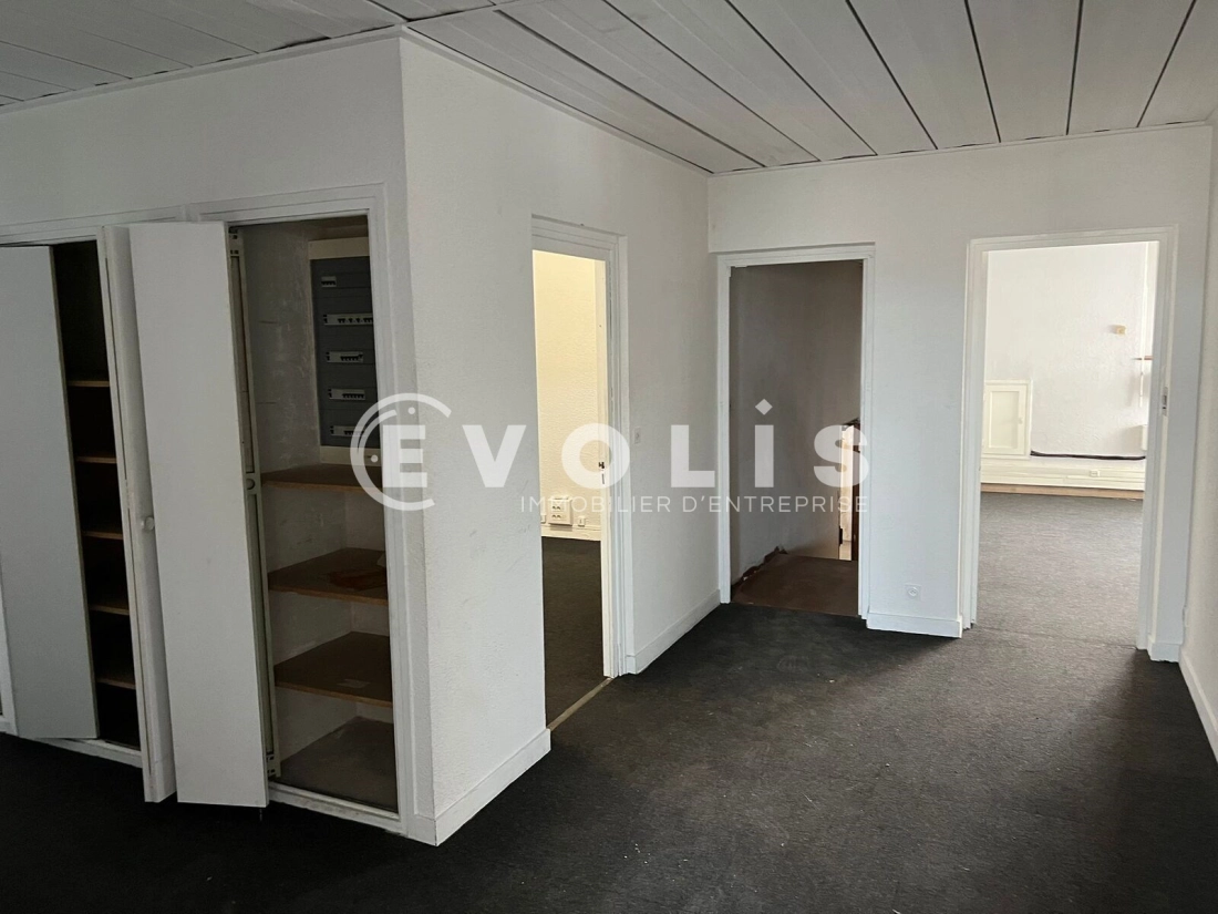Photo 10 – location Entrepôts / activités	DECINES CHARPIEU (69150)
