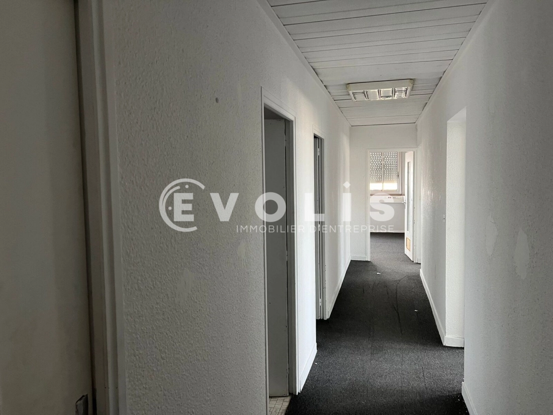 Photo 12 – location Entrepôts / activités	DECINES CHARPIEU (69150)