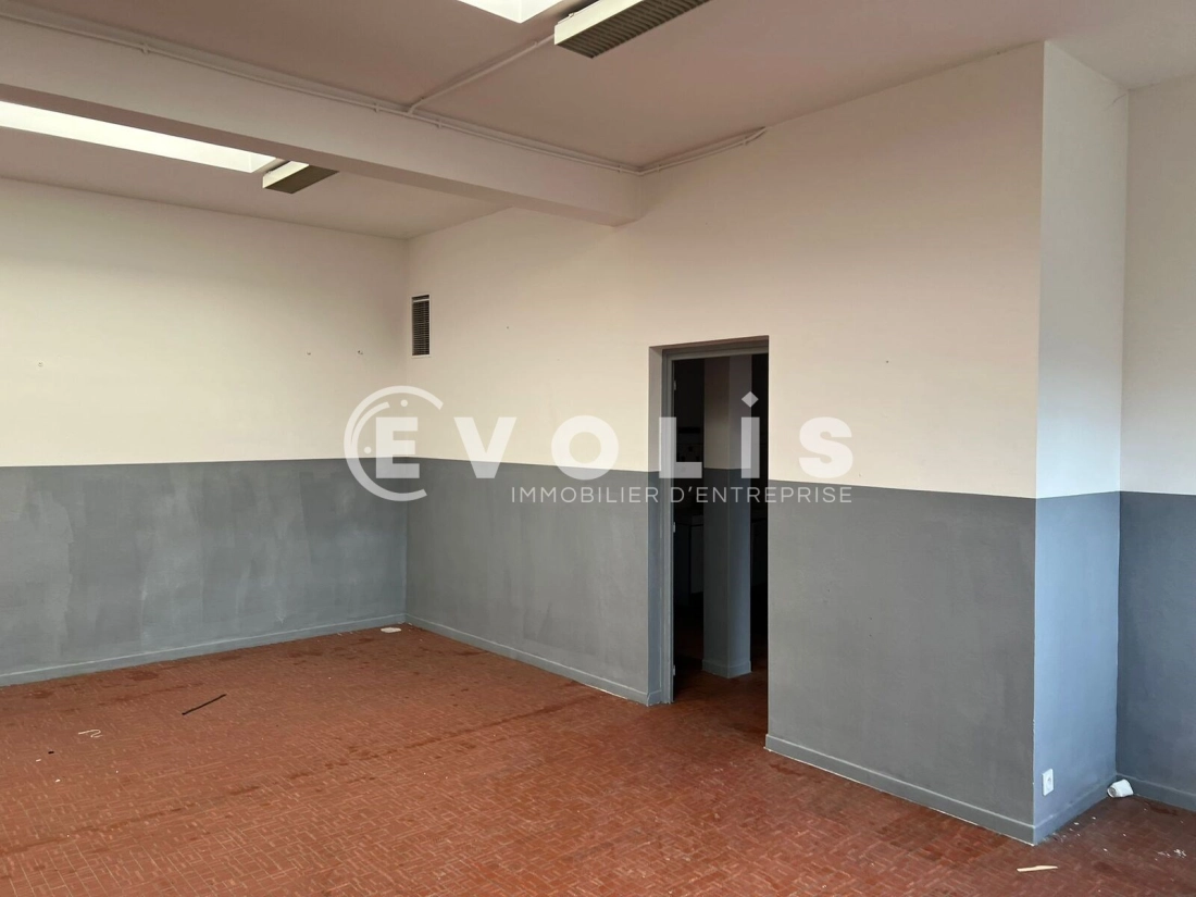 Photo 13 – location Entrepôts / activités	DECINES CHARPIEU (69150)