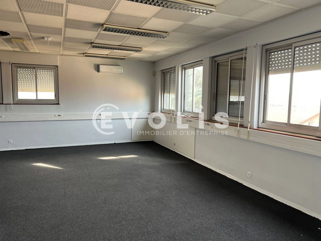 Photo 14 – location Entrepôts / activités	DECINES CHARPIEU (69150)