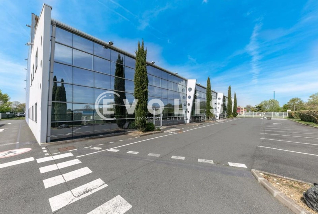 Photo 1 – vente Entrepôts / activités	LIMONEST (69760)
