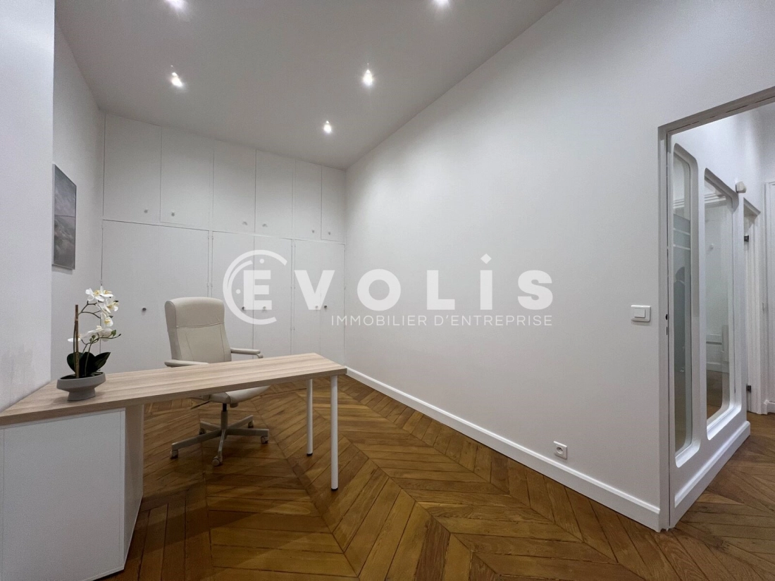 Photo 1 – location bureaux	PARIS (75008)