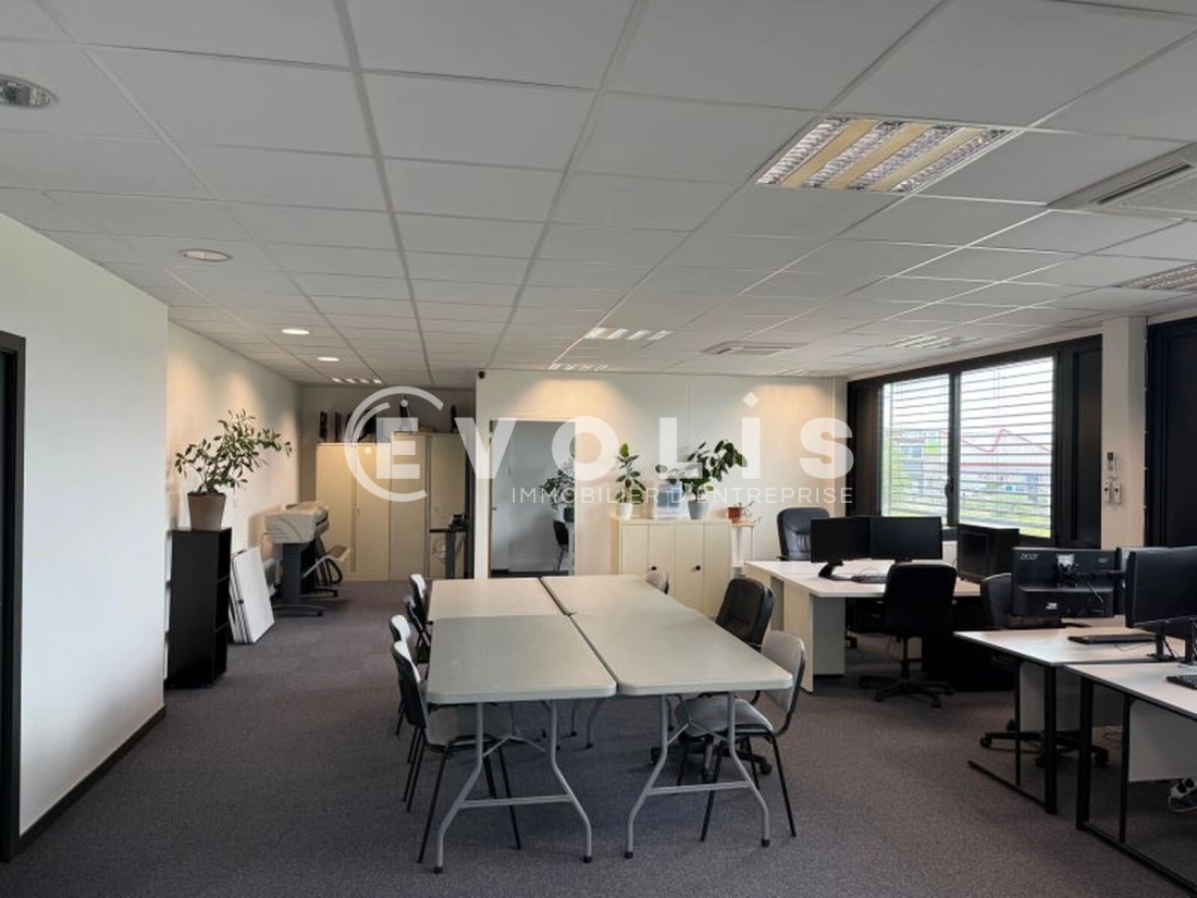 Photo 2 – location bureaux	VAULX EN VELIN (69120)