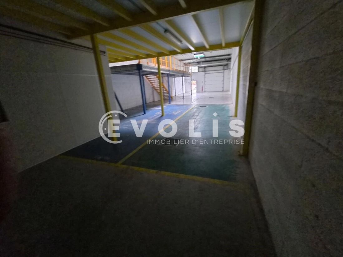 Photo 2 – location Entrepôts / activités	MAROLLES EN BRIE (94440)