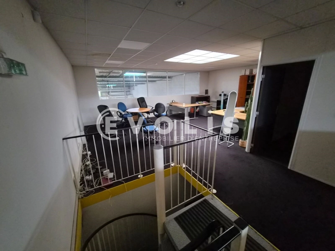 Photo 5 – location Entrepôts / activités	MAROLLES EN BRIE (94440)