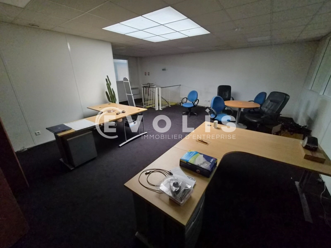Photo 6 – location Entrepôts / activités	MAROLLES EN BRIE (94440)