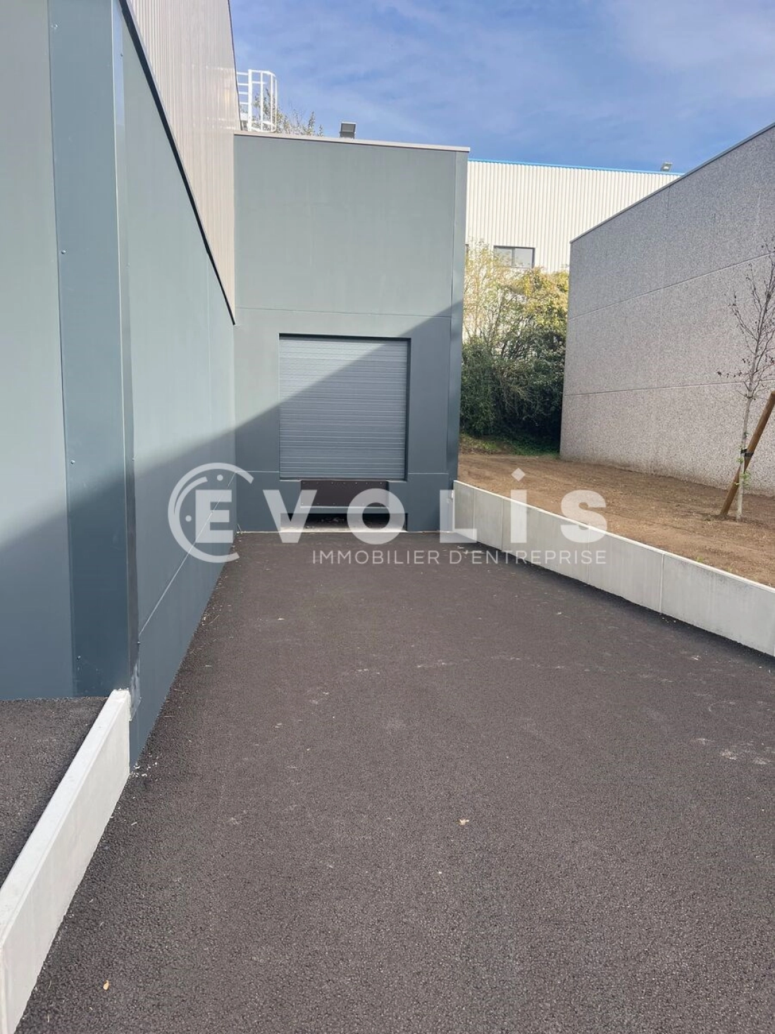 Photo 2 – location Entrepôts / activités	WASQUEHAL (59290)