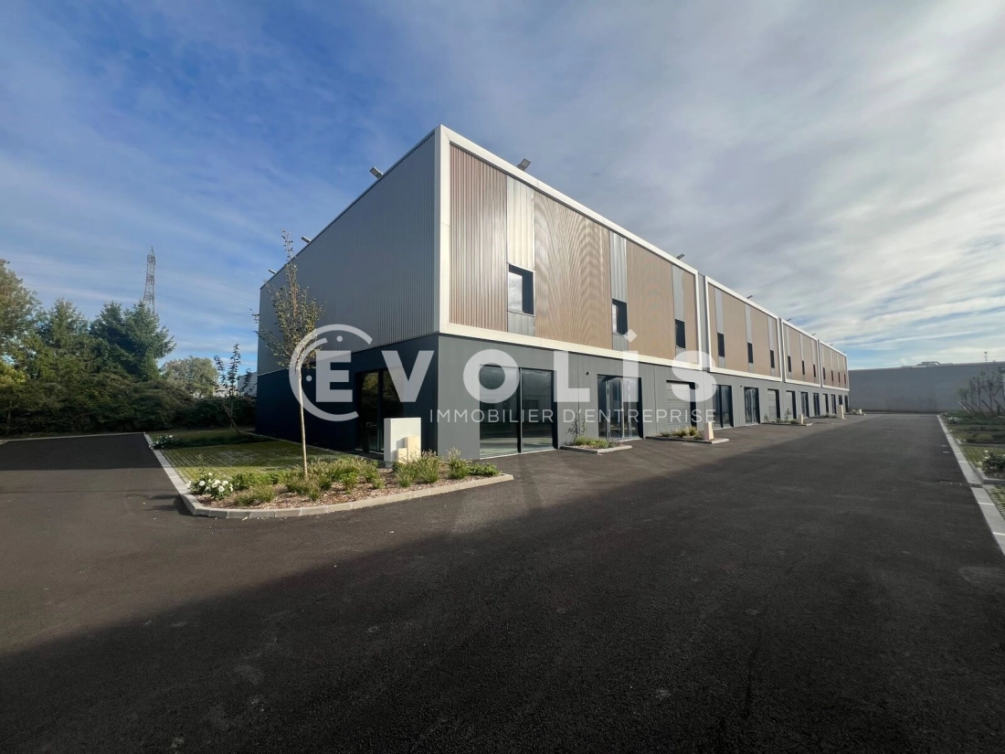 Photo 1 – location Entrepôts / activités	WASQUEHAL (59290)