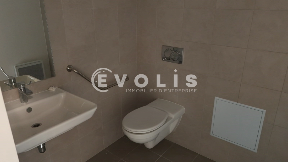 Photo 6 – location Entrepôts / activités	PIERRELATTE (26700)