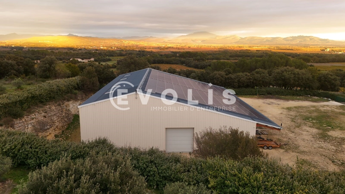 Photo 1 – location Entrepôts / activités	LAGARDE PAREOL (84290)