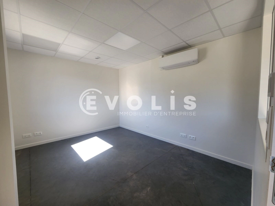 Photo 9 – vente Entrepôts / activités	GRANIEU (38490)