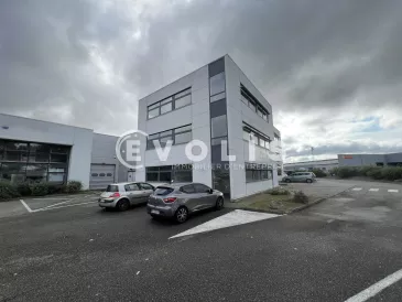 Photo 1 – location Entrepôts / activités	DECINES CHARPIEU (69150)