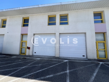 Photo 1 – location Entrepôts / activités	VAULX EN VELIN (69120)