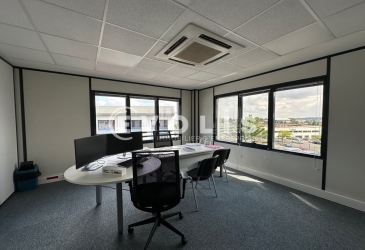 Photo 1 – location Entrepôts / activités	LIMAS (69400)