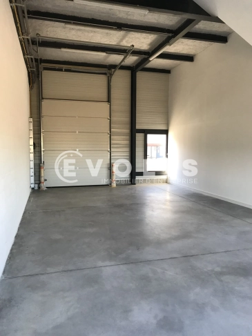 Photo 1 – location Entrepôts / activités	CHANTELOUP EN BRIE (77600)