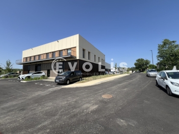 Photo 1 – vente Entrepôts / activités	RILLIEUX LA PAPE (69140)