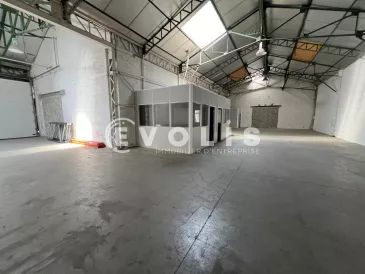 Photo 1 – location Entrepôts / activités	VENISSIEUX (69200)