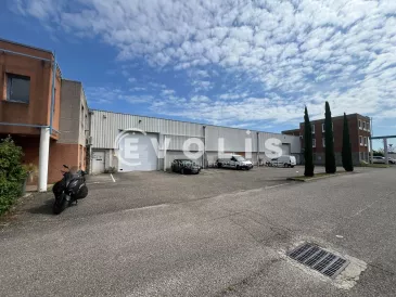 Photo 1 – location Entrepôts / activités	CHASSIEU (69680)
