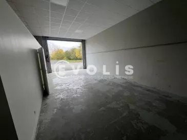 Photo 1 – location Entrepôts / activités	SERRIS (77700)