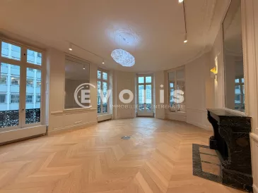 Photo 1 – vente bureaux	PARIS (75008)