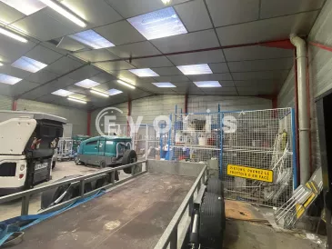 Photo 1 – location Entrepôts / activités	CARBON BLANC (33560)