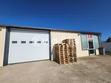 Photo 1 – location Entrepôts / activités	FRONTONAS (38290)